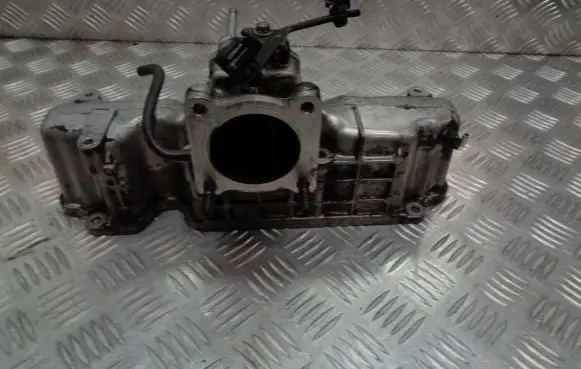 Toyota Avensis T250 Intake manifold 17111-0R010