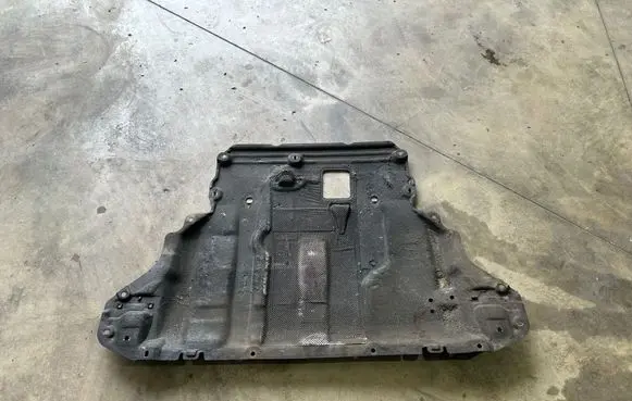 Ford Focus Engine splash shield/under tray