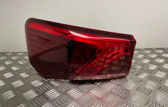 Toyota Avensis T270 Rear/tail lights 8156005310