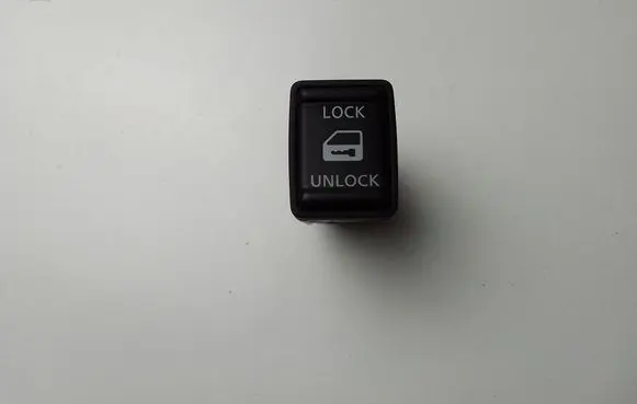 Nissan Navara D23 Central locking switch button 252104KJ0A