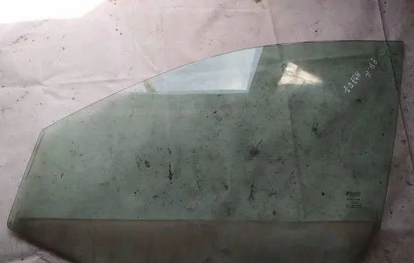 Fiat Stilo Front door window glass four-door as2