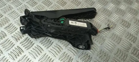Volkswagen PASSAT B6 Accelerator throttle pedal 1K1723503L 6PV00860001