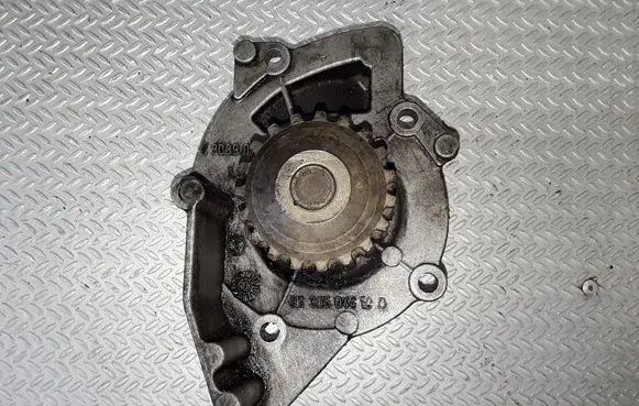Peugeot 607 Water pump 9630504410