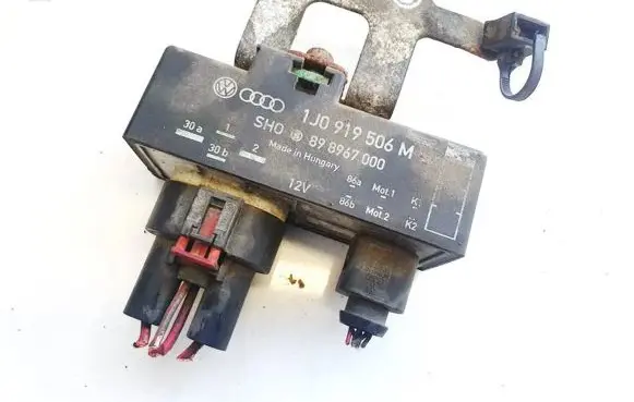 Skoda Fabia Mk2 (5J) Coolant fan relay 1j0919506m 898967000