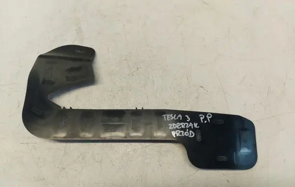 Tesla Model 3 Fog light bracket 1089450-00-a