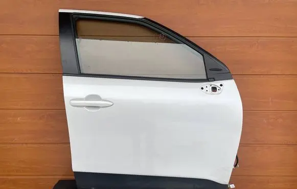 Toyota Yaris Cross Front door