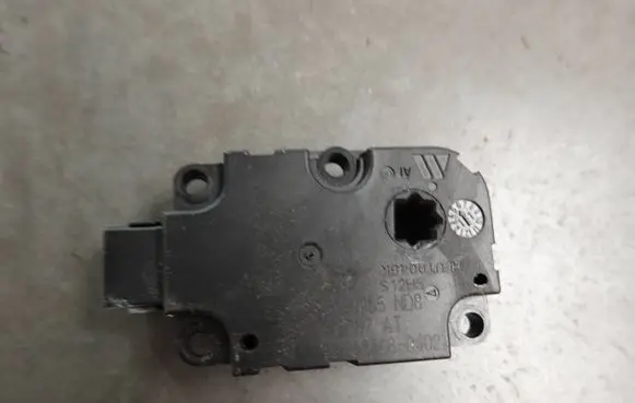Audi A8 S8 D4 4H Air flap motor/actuator CZ1139300855 ZBAT0045D07
