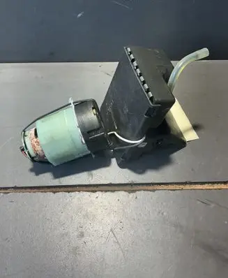 Mercedes-Benz A W168 Central locking vacuum pump 1688000248 00782600 9826240001