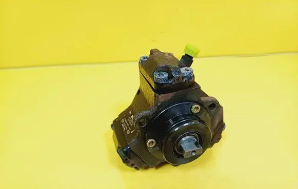 Hyundai Trajet Fuel injection high pressure pump 33100-27000 0445010038