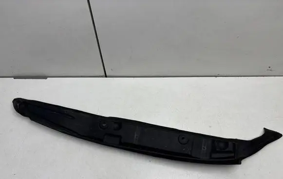 Audi Q3 8U Fender end trim 8U0821112A