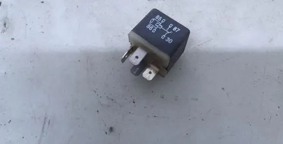 Audi A6 S6 C4 4A Other relay 431951253H