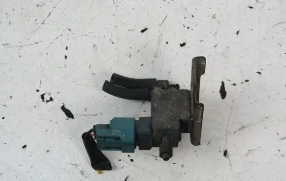 Toyota Avensis T220 Valve vacuum 