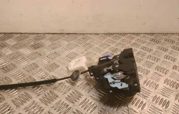 Volkswagen Caddy Front door lock 3D2837015T