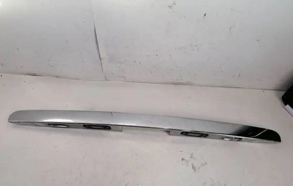 Mercedes-Benz ML W164 Trunk door license plate light bar A1647401095