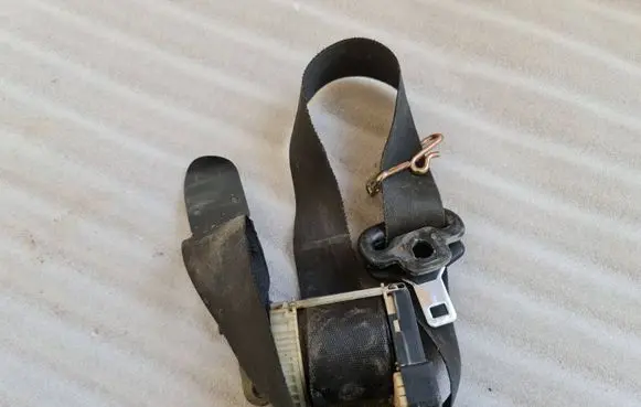 Ford Mondeo Mk III Front seatbelt 33023899 140298