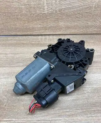 Audi A4 S4 B5 8D Front door window regulator motor 8D0959801D 1138461113 WITHPLUG