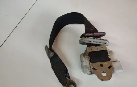 Toyota Corolla Verso AR10 Middle seatbelt (rear) 712550