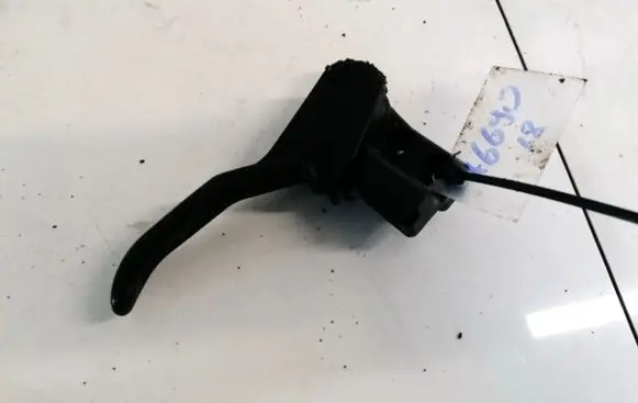 Volkswagen PASSAT B5 Engine bonnet (hood) release handle