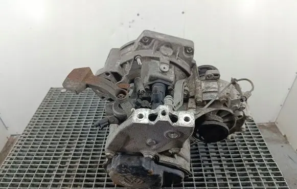 Volkswagen PASSAT B6 Manual 5 speed gearbox JCX