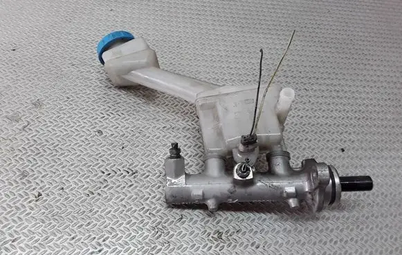 Nissan Primera Master brake cylinder