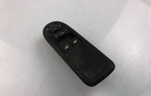 Peugeot 308 Electric window control switch 96565186XT