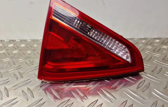 Audi A5 8T 8F Tailgate rear/tail lights 8T0945093