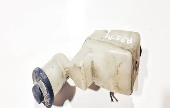 Brake fluid reservoir