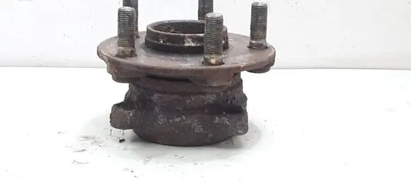 Subaru Impreza III Front wheel hub