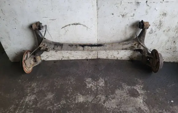 Toyota Prius (NHW20) Rear axle beam 