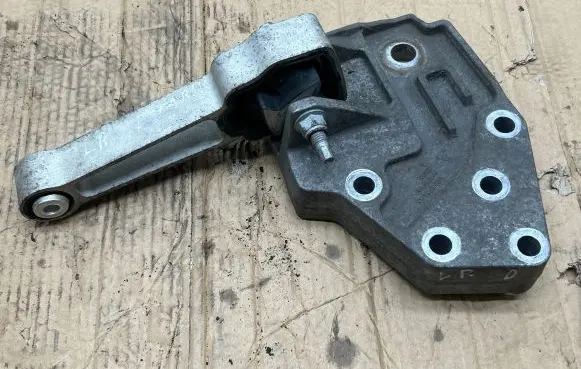 Land Rover Range Rover Evoque L538 Engine mount bracket BJ326P096AA R8SSA