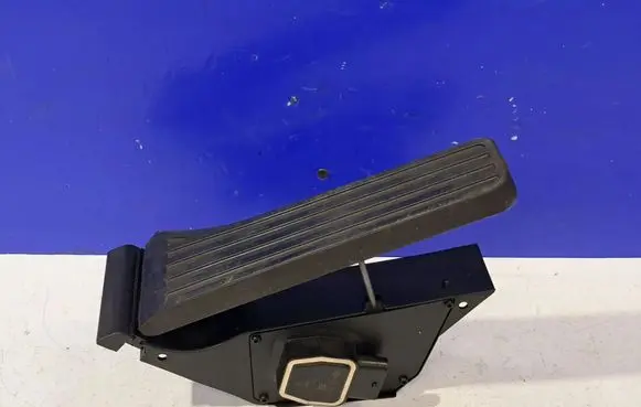 Mercedes-Benz C W204 Accelerator throttle pedal A2043000004