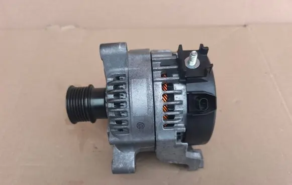 BMW 1 F40 Generator/alternator 8680374