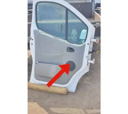 Renault Trafic II (X83) Front door speaker cover trim 7700812471