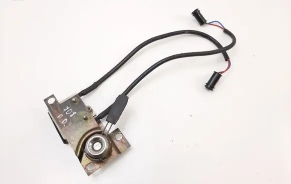 Rolls-Royce Silver Spur Front door lock (next to the handle) 