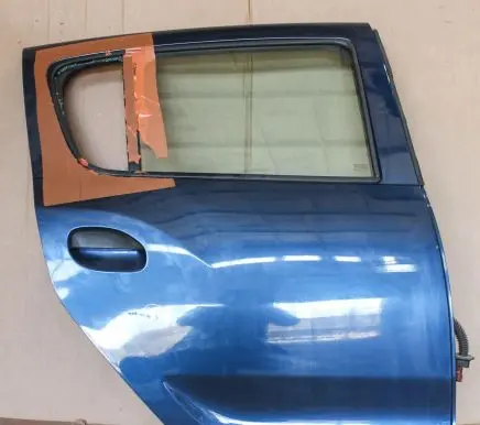 Dacia Sandero Rear door