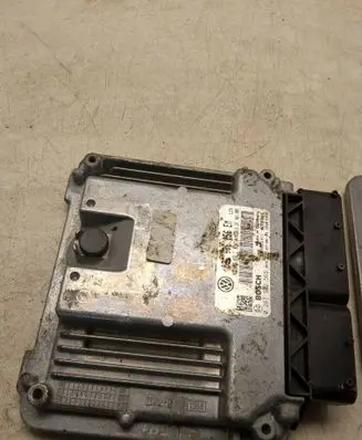 Volkswagen Golf V Engine control unit/module 03c906056EM 03C906056T 0261S02565