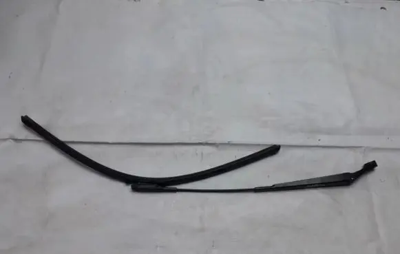 Opel Zafira B Front wiper blade arm 13145566