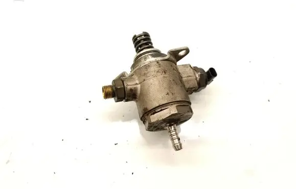 Audi A4 S4 B8 8K Fuel injection high pressure pump 06J127025E