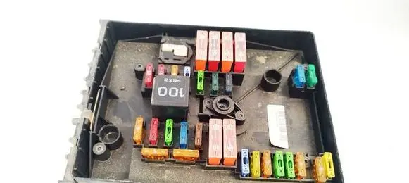 Volkswagen Golf VI Fuse box set 1K0937125 1K0937125A