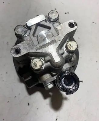 Nissan Primastar Power steering pump