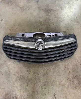 Opel Vivaro Front bumper upper radiator grill