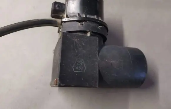 Volkswagen Golf II Central locking vacuum pump 443862257A