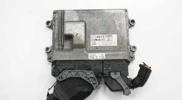 Mazda 3 III Engine control unit/module SH1218881A
