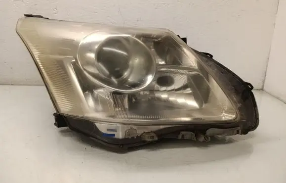 Toyota Avensis T270 Headlight/headlamp 8112605310