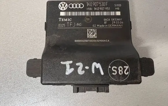 Volkswagen Golf V Gateway control module 1K0907530F 0325 1K0907951