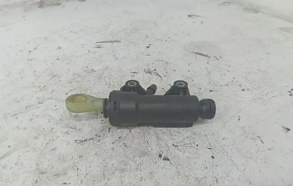 BMW X1 E84 Clutch master cylinder 6773670