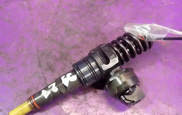 Volkswagen Caddy Fuel injector 
