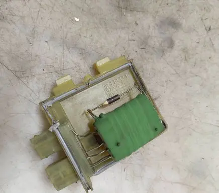 Volkswagen PASSAT B3 Heater blower motor/fan resistor 357959263 3131090043
