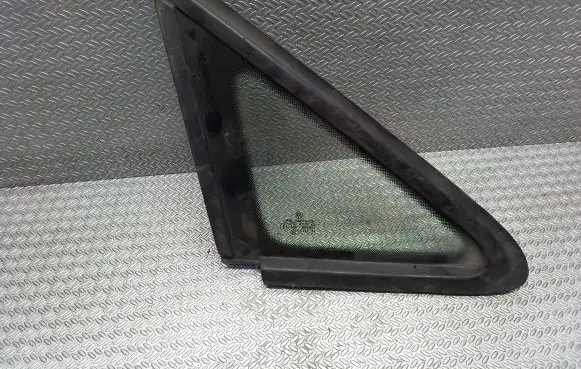 Volkswagen Caddy Front triangle window/glass 