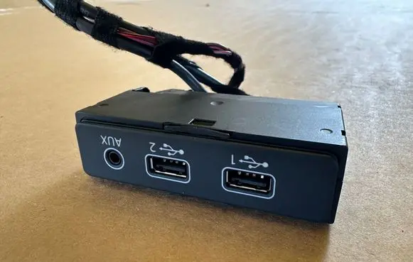 Audi A5 USB socket connector 8W0035724